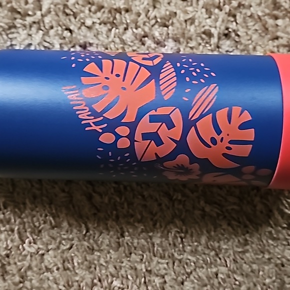 Hydroflask water bottle 40oz - Picture 2 of 4